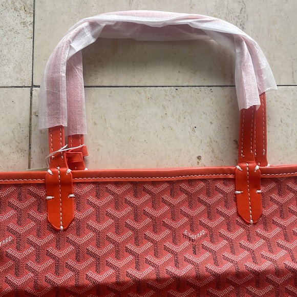 Stylish Orange Tote Bag 🧡 - Picture 3 of 6